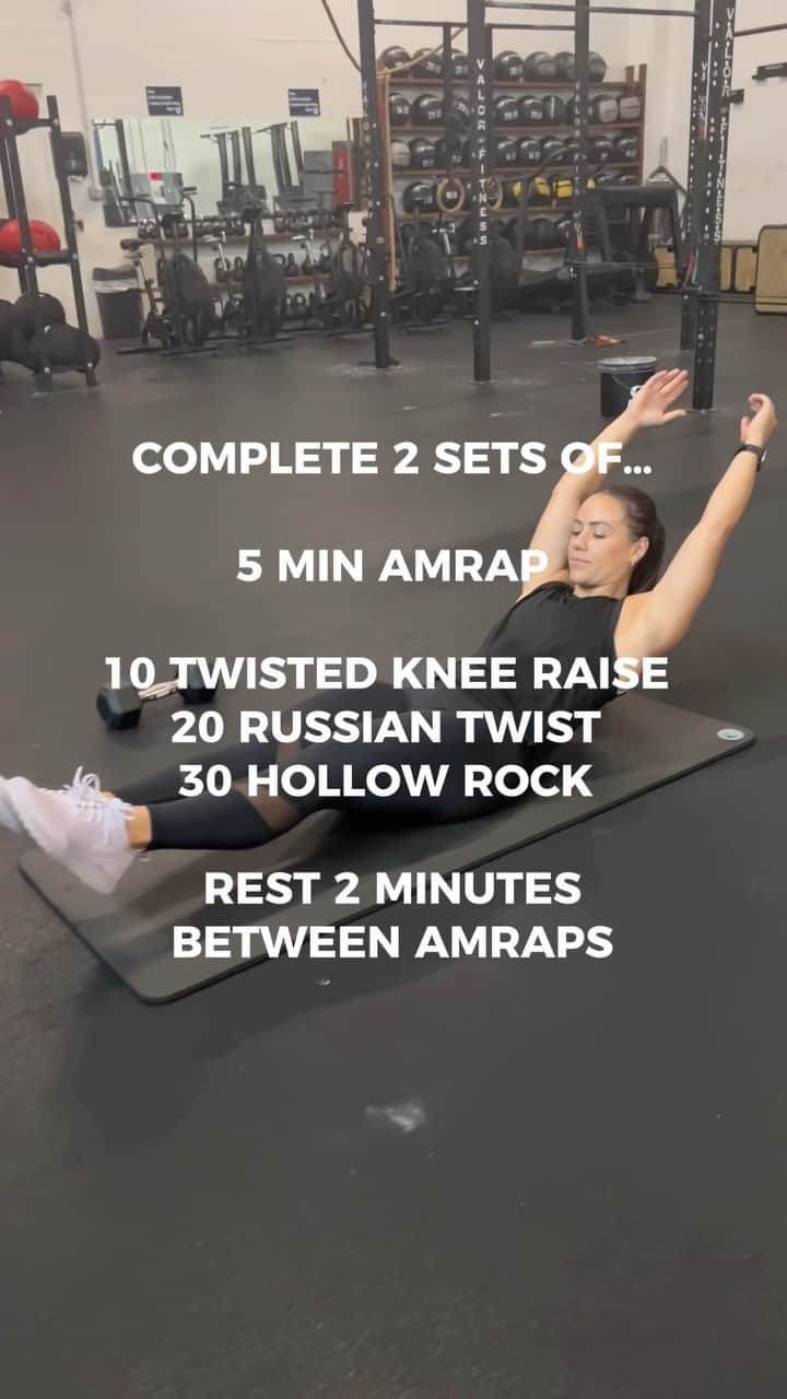 Camille Leblanc-Bazinetのインスタグラム：「Daily Abs Program is LIVE 🥳🎈🎉 sign up today for access to Camille’s favorite complexes to sculpt your core and supplement your training.   Includes five new workouts each week 🤩  Today’s workout: 2 sets x AMRAP 5 10 Hanging Knee Raise with Twist 20 Russian Twist (15 each side) 30 Hollow Rock Rest 2 min between sets  ⏰Time saver option: 2 sets x 4 minute AMRAP with 1:30-2:00 rest between.   Note: Lift your legs as high as you can during the Twisting knee raise and add a load on the Russian twist if you can. The goal is to get at least 2 rounds within each 5 minutes of work. Record number of repetitions and try to match or beat your score in the second set!  Sign up at the link in bio for only $10 per month 😍🦄  #abworkout #abs #absprogram #abchallenge #crossfit #coreworkout」