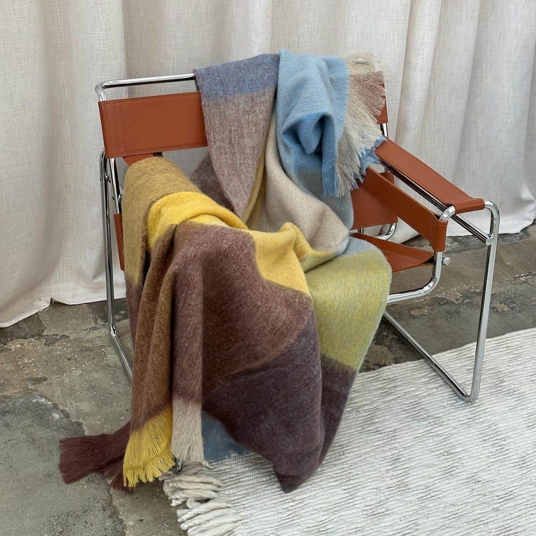 Bianca Ingrossoさんのインスタグラム写真 - (Bianca IngrossoInstagram)「Advertisement @tintedobjects  Wool Rug and blanket from our beautiful interior brand @tintedobjects  Blanket that I’m craaaaaving for Ia coming in October 🤍  Stay tuned for more new pieces coming soon 👏🏻」9月6日 3時29分 - biancaingrosso