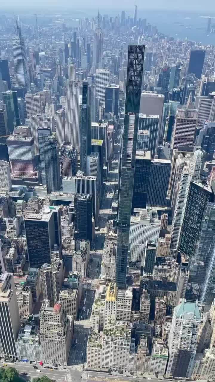 Empire State Buildingのインスタグラム：「Good afternoon from New York City   📷: @dbarrera1975」