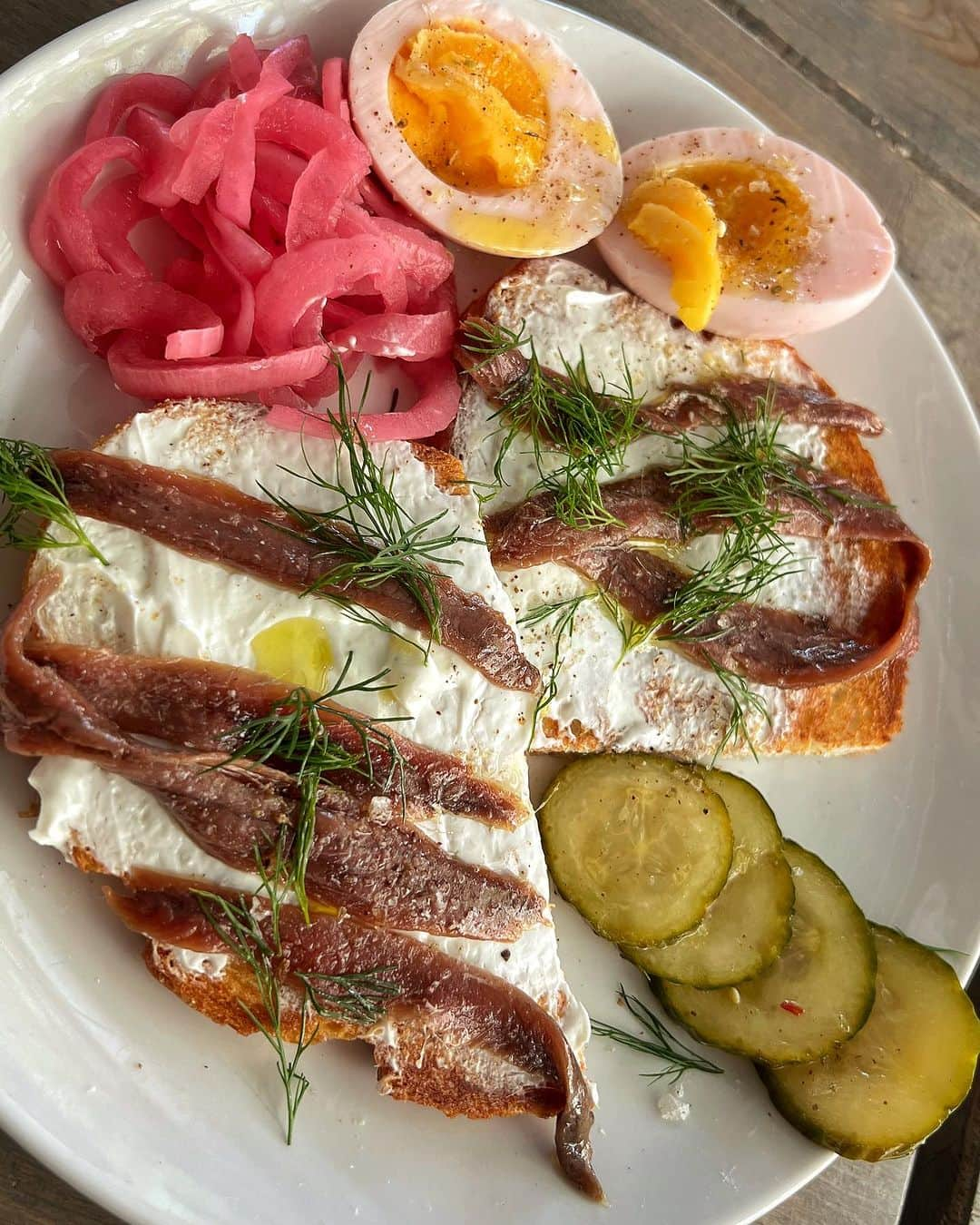 エッグショップさんのインスタグラム写真 - (エッグショップInstagram)「Get a little salty this week with a bite of our delicious PICKLED ANCHOVY PLATE! 🐟🍳💥 #EGGSHOPNYC 📍151 Elizabeth Street (Nolita) 📍138 N 8th (Williamsburg)」9月6日 4時03分 - eggshopnyc