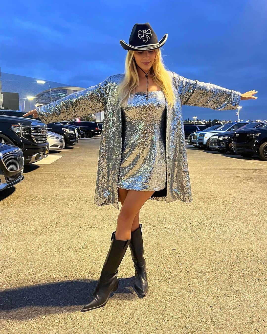 ハーレー・ヴィエラ・ニュートンのインスタグラム：「BEY DAY BDAY BEST DAY 🐝🪩🐝🪩🐝🪩  Heaven is the #beyonce #renaissanceworldtour」
