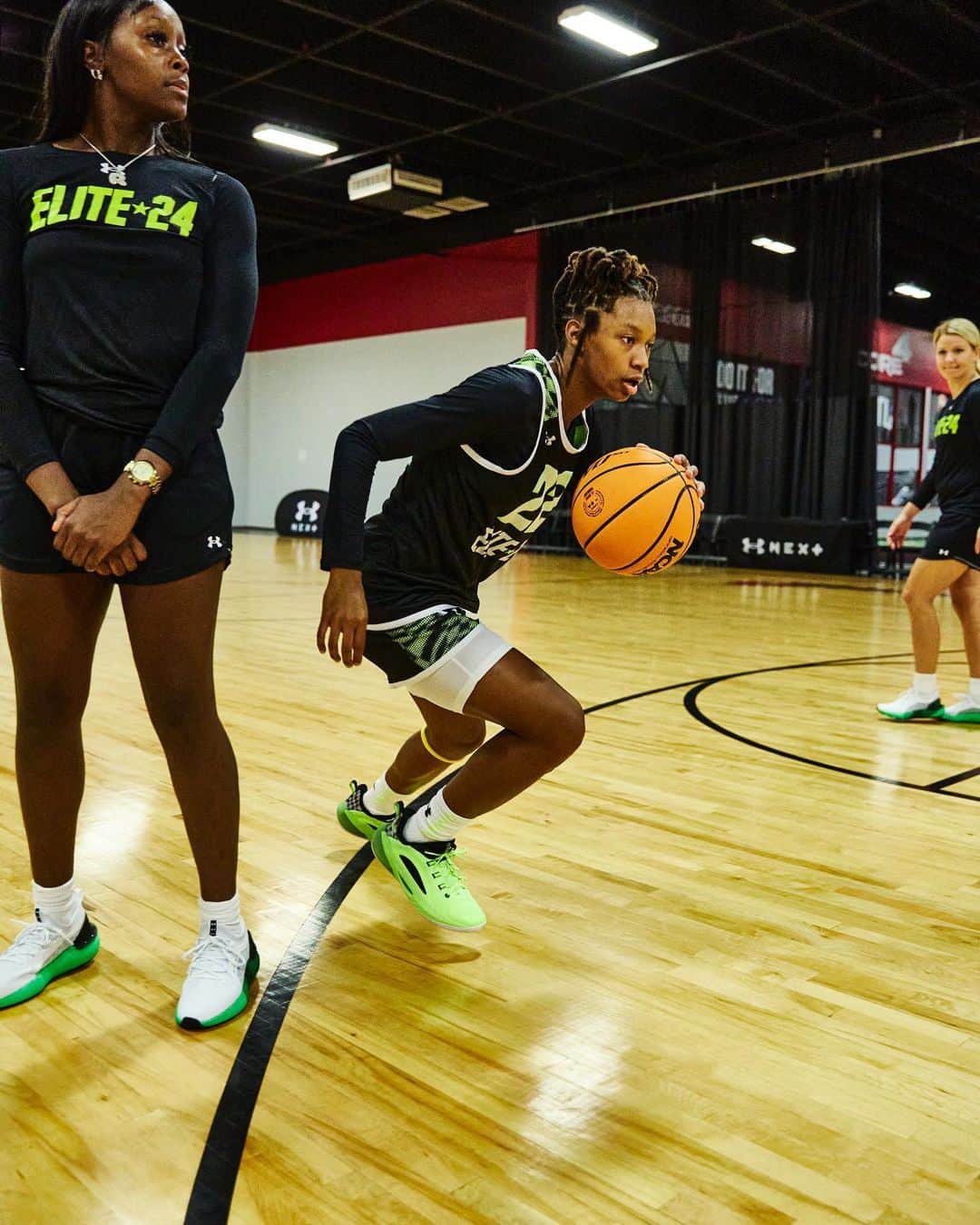 Under Armour Basketballさんのインスタグラム写真 - (Under Armour BasketballInstagram)「@jaloniiiii pulled up to ELITE 2️⃣4️⃣ to remind y’all about being the best guard in the Class of ‘24」9月6日 4時26分 - uabasketball