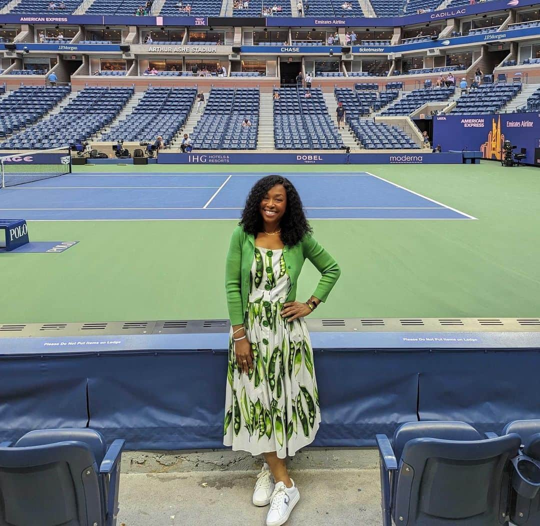 ションダ・ライムズさんのインスタグラム写真 - (ションダ・ライムズInstagram)「A Scandal family reunion and some Mom & daughter time? Yes, please! 🎾❤️」9月6日 4時26分 - shondarhimes