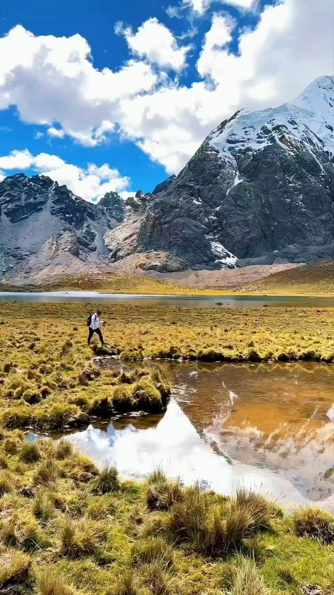 Instagramersのインスタグラム：「Enjoy @igersperu  Camino a la laguna Quiultacocha. ❤️🏔️✨🏞️  📷 mariafe.chuctaya 🗺 @igersLima  🧔🏽 selección por @carliebeltran  Usa #igersperu #peru #igersLima #igers #igerstube  #reels #reelsvideo #reelslovers」