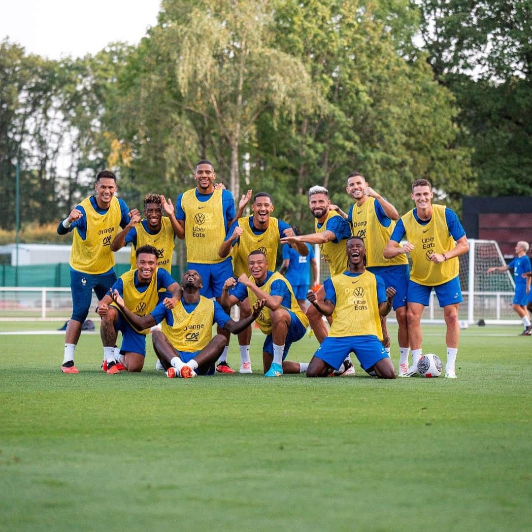 のインスタグラム：「💪🏽🇫🇷 @equipedefrance #FiersdetreBleus #AA23」