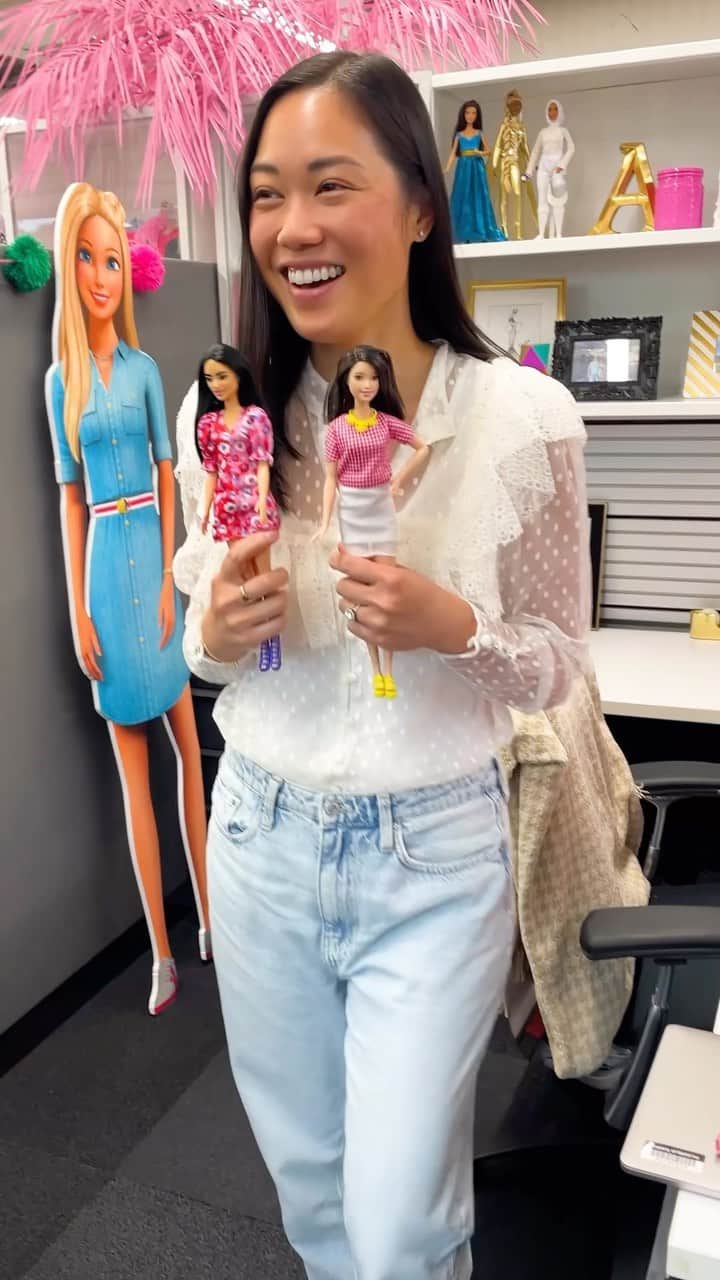バービーのインスタグラム：「Whether she reminds you of yourself or somebody you love – we all could use a friend like Barbie 💖 #barbie #barbiethemovie #comfortbarbie」