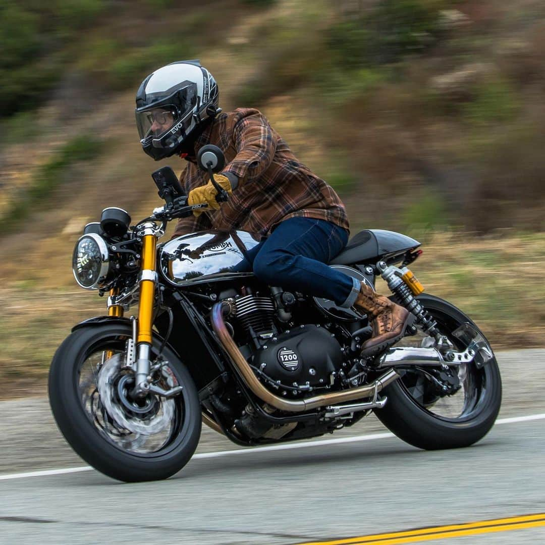 ハイメ・カミールさんのインスタグラム写真 - (ハイメ・カミールInstagram)「I’ve been riding bikes since I was 5, thank you @victoryjon for capturing these moments 🤩😎 I’m enjoying my @officialtriumph @triumphamerica way too much! It was customized by @british_customs 🏍️🖤 I’m wearing the @georgeesquivel “JC Moto Boots”, @bikeshedmotoco blue jeans, @highway21apparel gloves, @merlamoto riding shirt, @klim airbag vest, @bmwmotorrad evo system 7 helmet and the amazing @senabluetooth 50c mesh comm system + camera. It still has the @gentlemansride side plates 😉」9月6日 5時00分 - jaimecamil