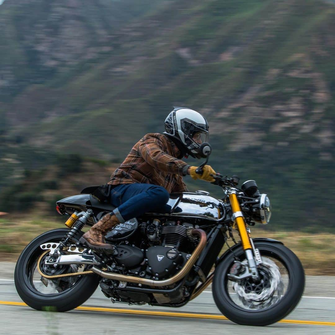 ハイメ・カミールさんのインスタグラム写真 - (ハイメ・カミールInstagram)「I’ve been riding bikes since I was 5, thank you @victoryjon for capturing these moments 🤩😎 I’m enjoying my @officialtriumph @triumphamerica way too much! It was customized by @british_customs 🏍️🖤 I’m wearing the @georgeesquivel “JC Moto Boots”, @bikeshedmotoco blue jeans, @highway21apparel gloves, @merlamoto riding shirt, @klim airbag vest, @bmwmotorrad evo system 7 helmet and the amazing @senabluetooth 50c mesh comm system + camera. It still has the @gentlemansride side plates 😉」9月6日 5時00分 - jaimecamil