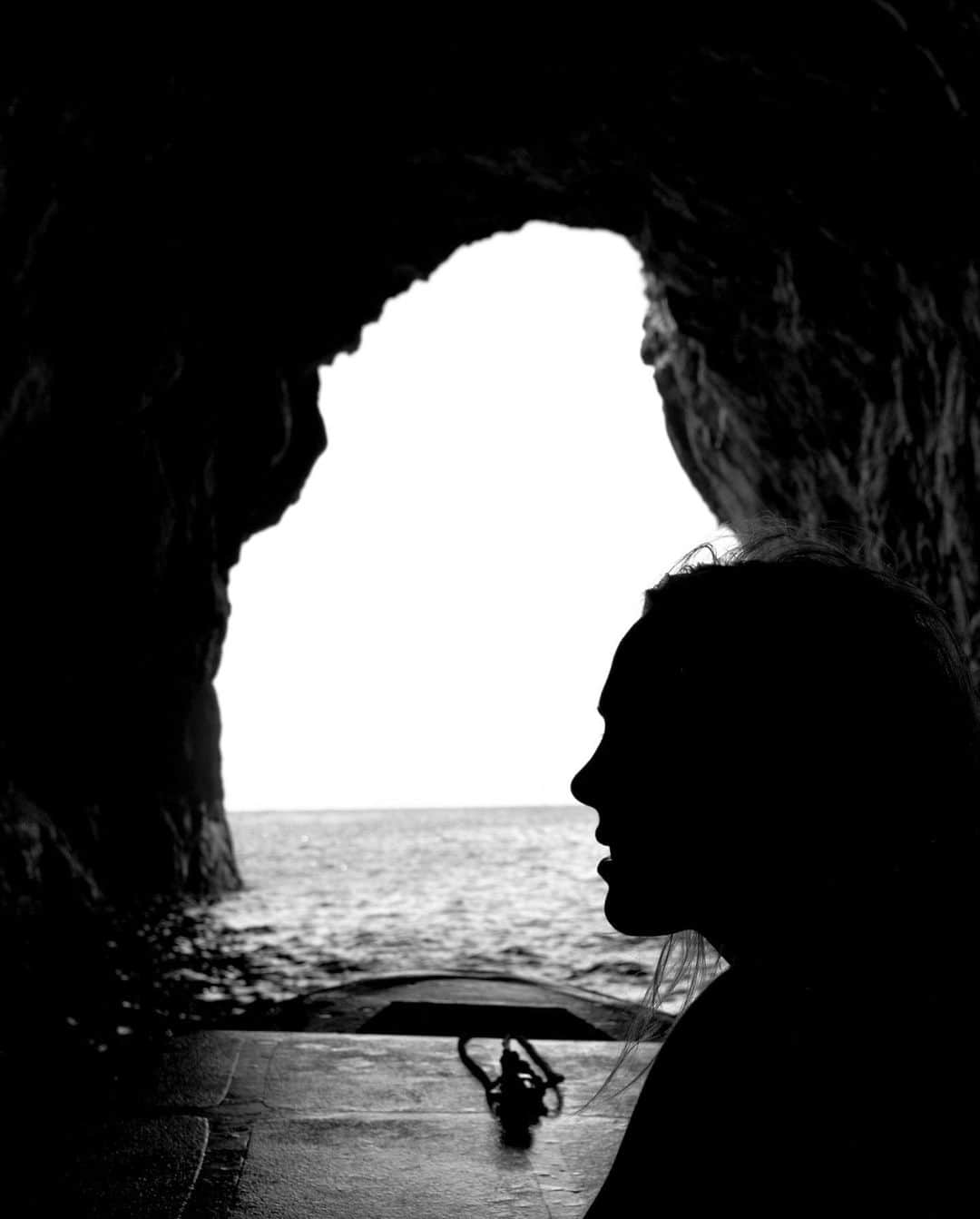 ローラ・エンバーさんのインスタグラム写真 - (ローラ・エンバーInstagram)「Underwater caves make me happy ❤️‍🔥 @woodygphoto  @billabongwomens」9月6日 5時11分 - lauraenever