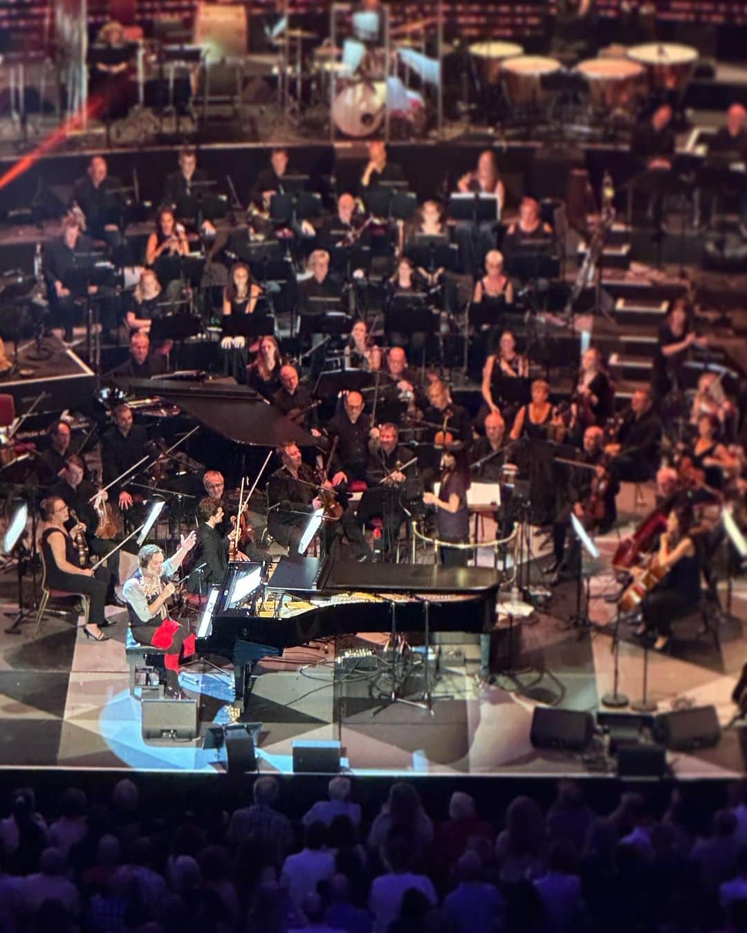 デビッド・モリシーのインスタグラム：「@rufuswainwright tonight @royalalberthall He is such an incredible performer and an amazing artist. @bbc_proms」