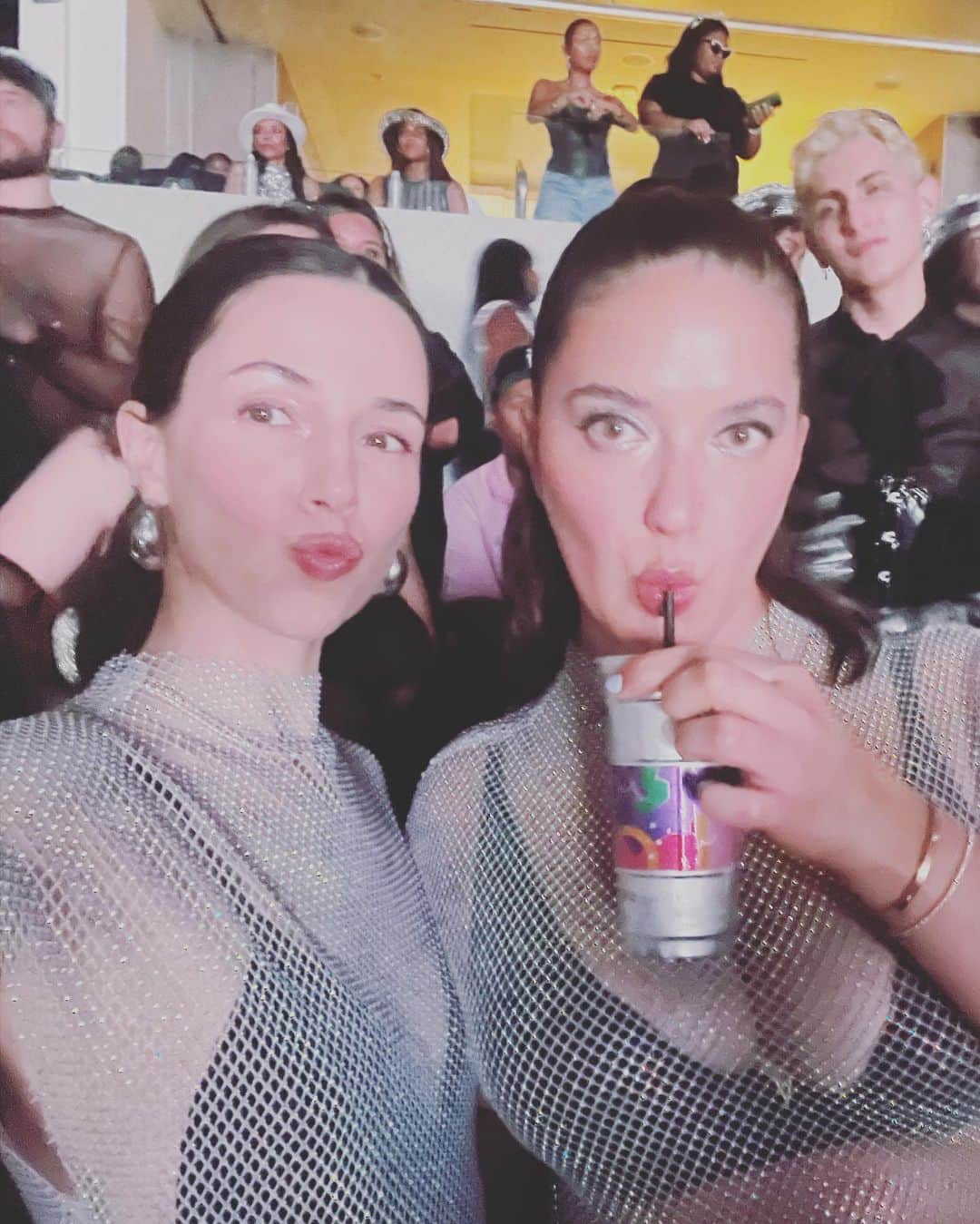 のインスタグラム：「We are just a couple of bees in a fabulous beehive @beyonce birthday was all kinds of epic.」