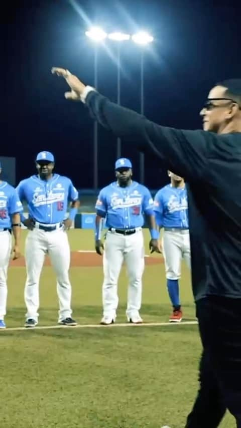 ダディー・ヤンキーのインスタグラム：「Cangrejeros estamos ReaDY ? ⚾️🦀」