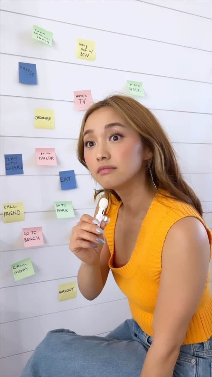 Jenn Imのインスタグラム：「Decision fatigue strikes again 🥴 Luckily, @bookofthemonth has my back with a team that narrows it down for your girl. If you wanna check them out, go to bookofthemonth.com and get your first book for just $9.99 using code CIDER」