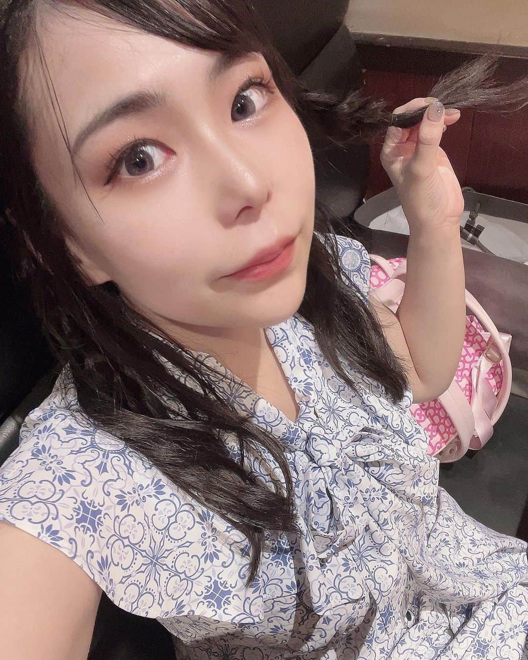 のインスタグラム：「この日両側に編み込みあった。 俺の小梅えなとご飯デートした日♡  女の子と会う時は全力で媚びた髪型と服装になりがち。」