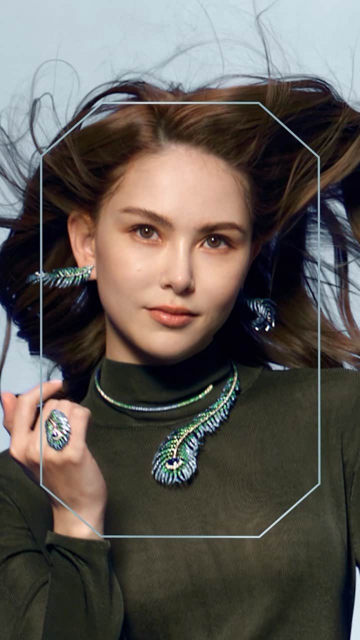 ハンナ・クインリヴァンのインスタグラム：「An air of freedom blows through the Plume de Paon collection this season. Let yourself be carried away by the lightness of titanium and white gold.  #PlumedePaon #SpreadYourWings」
