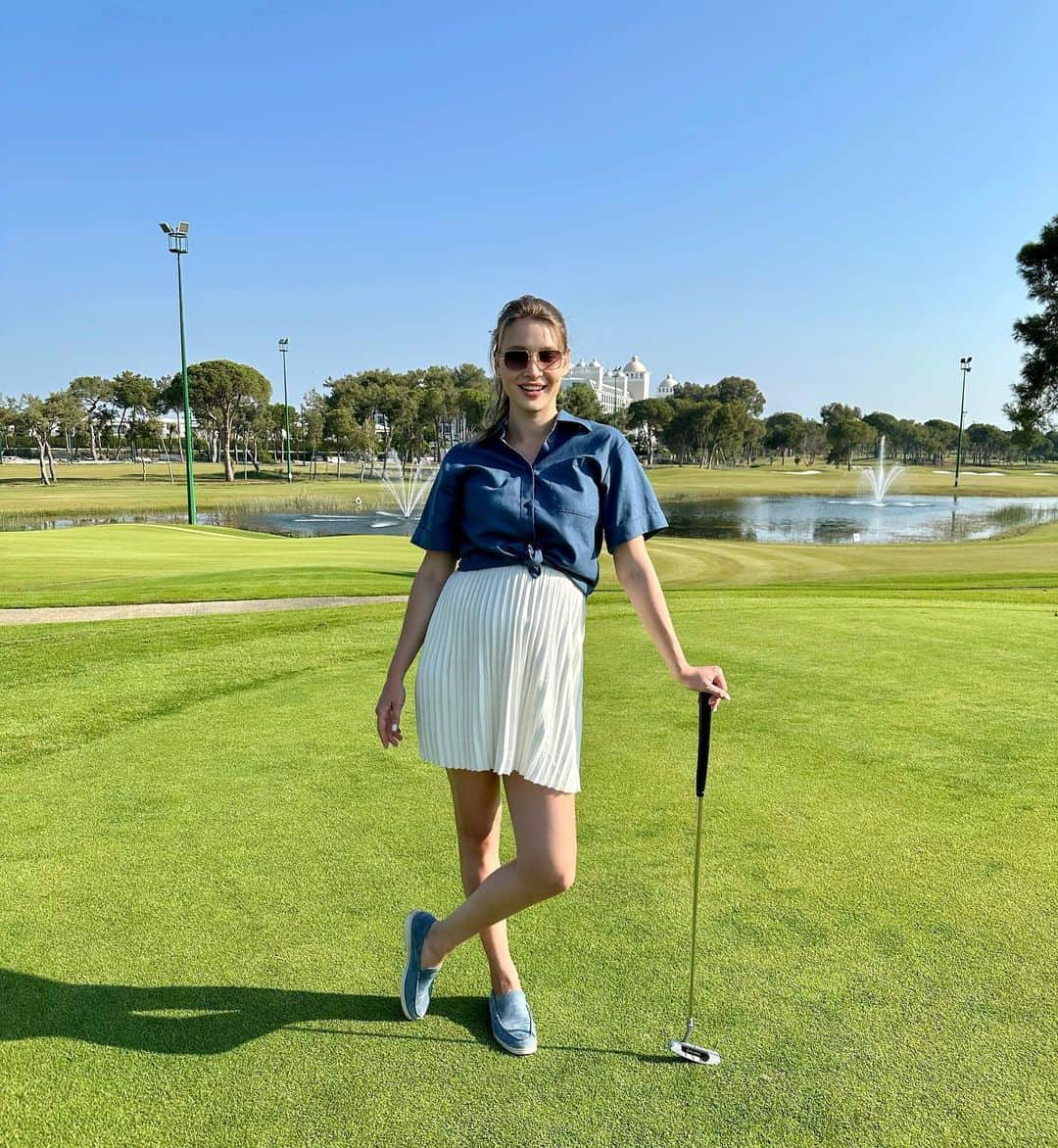 マリア・ソツコワさんのインスタグラム写真 - (マリア・ソツコワInstagram)「Наша первая игра в гольф⛳️ У нас вроде неплохо получалось👌🏼」9月6日 17時14分 - m_a_r_i_y_