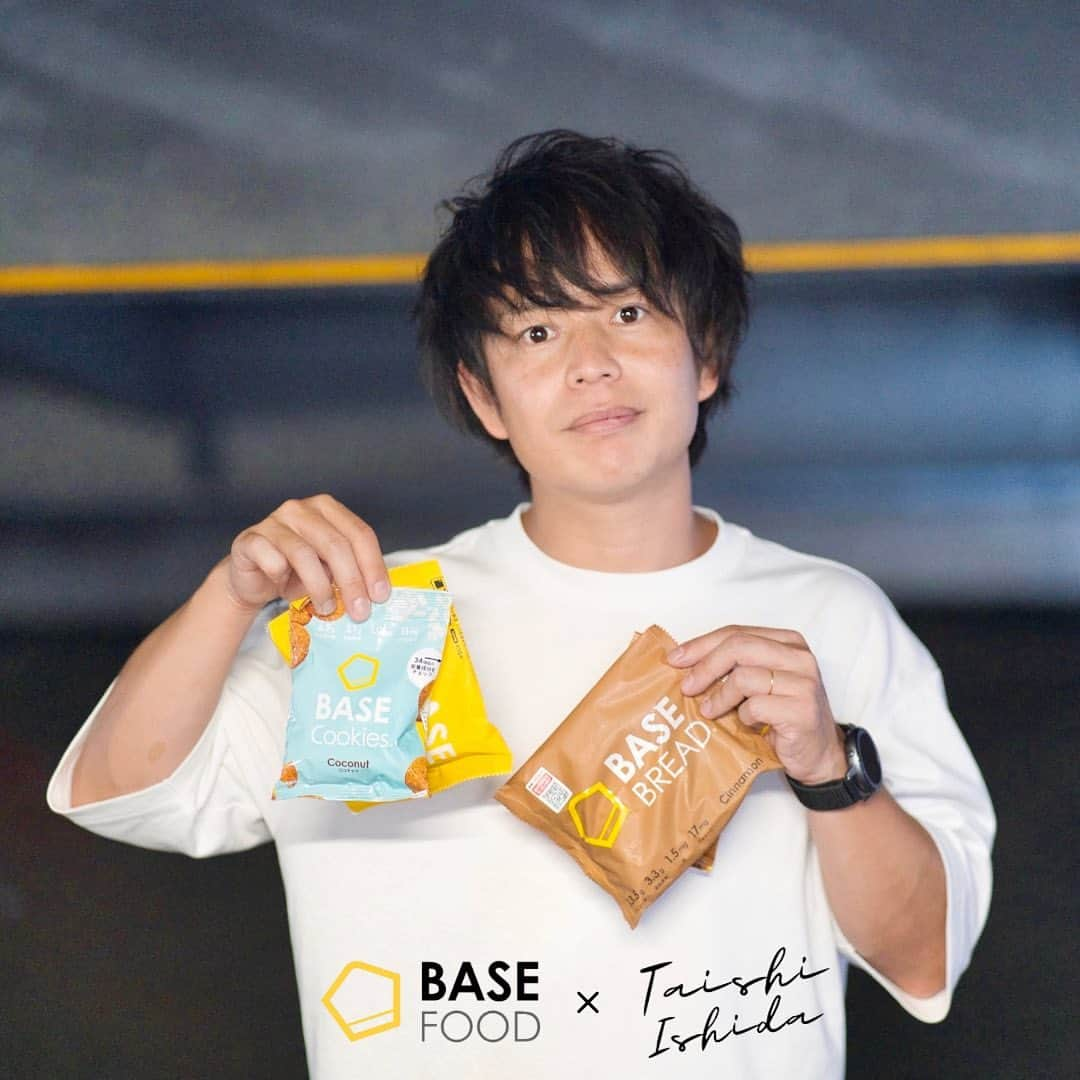 石田太志さんのインスタグラム写真 - (石田太志Instagram)「I've been appointed as an official ambassador of @basefood_tokyo !  【公式アンバサダーに就任！】 この度ベースフード株式会社様が展開している完全栄養食「BASE FOOD 」の公式アンバサダーに就任しました！ ​ 健康的な食事を追求している方々と一緒に、栄養満点の食事を楽しむことができるこの素晴らしい機会に感謝しています。 ​ 実は以前からBASE FOODの製品は購入して良く食べていて私の日常に欠かせなくなっていました。 ​ これからも健康的な生活を応援し、共に成長していけることを楽しみにしています。これからよろしくお願い致します。  #アンバサダー #PR #basefoodlife #footbag #worldchampion #trick #performance #soccer #football #skills #skill #footbagmania #フットバッグ #世界一 #パフォーマンス #サッカー #リフティング #フリースタイル」9月6日 17時16分 - taishiishida