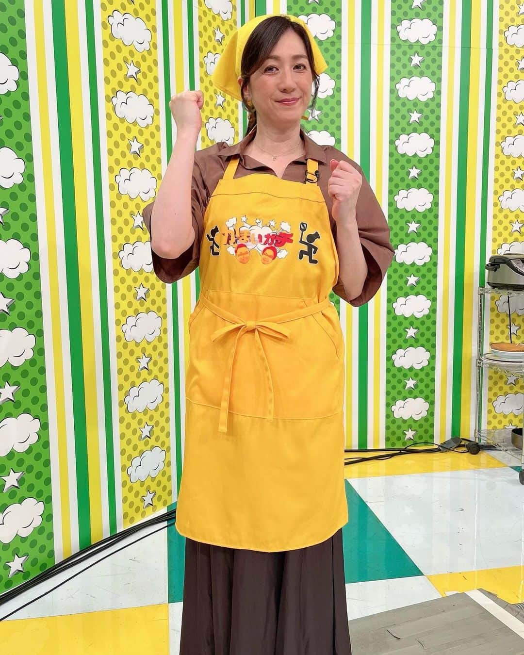 野々村友紀子のインスタグラム：「本日23:15〜（関西は24:30〜）テレビ朝日【かまいガチ】 濱家くん率いる料理芸人チームと、ガチリレークッキング対決！ 主婦チームとしてミキティと弘中アナと参加させていただきました🍴 短い制限時間の中でみんなドタバタ料理を作っています😆ぜひご覧ください！  衣装はこちらのもの↓ @loungedress」