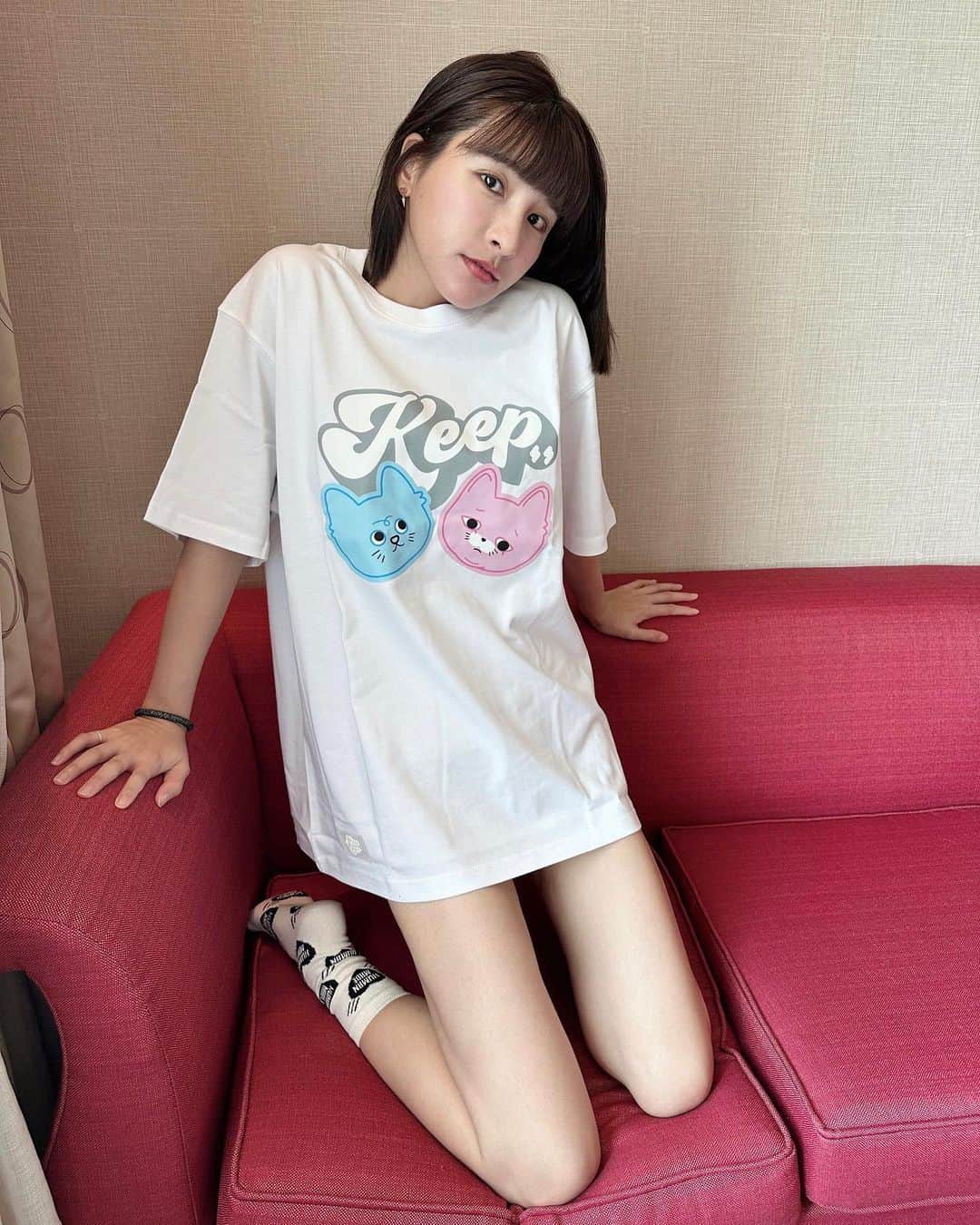 峮峮のインスタグラム：「🐱企劃 @keep.lifestyle  經常外宿工作的我 最痛苦的就是無法每天見到我的喵喵 於是就產出了🐱企劃 與老友 @kickstage_official 的全新聯名！ 後續將會有一系列的新品 一起成為貓奴吧🩷✨」