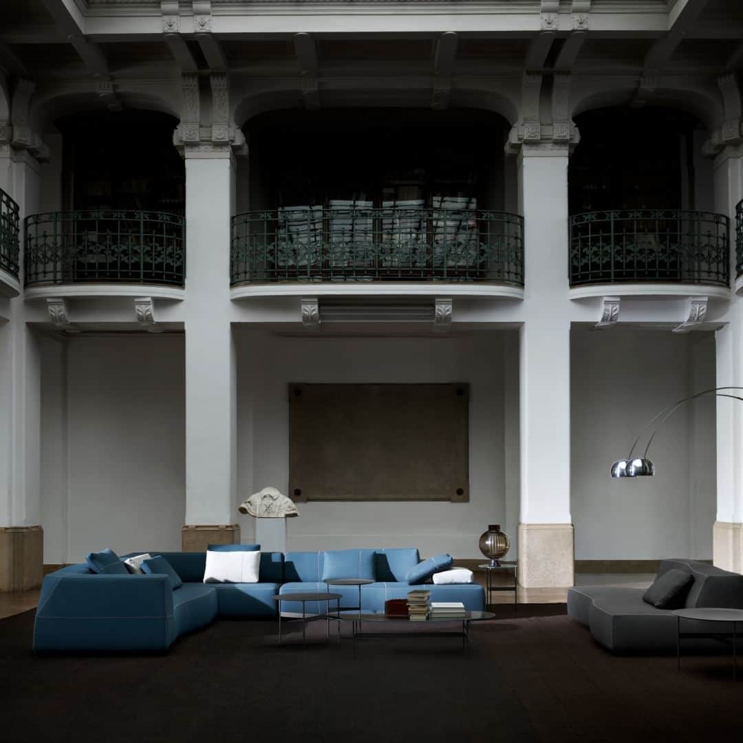 B&B Italiaのインスタグラム：「Capture the essence of Bend-Sofa.  @patricia_urquiola  Ph @tommasosartori_studio  #bebitalia #design #Milan #Italy」