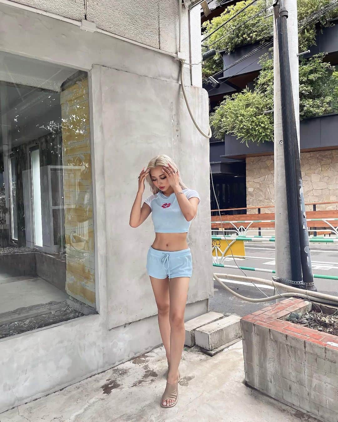 のインスタグラム：「メイク講師として秋発売の🍂 注目プチプチコスメ達紹介してるから見てね🤎😚  メイベリンの落ちないリップシリーズから秋カラーが沢山出てるから秋の落ちないリップ探してる人は注目だよ✨  リンメルからは新しいアイシャドウも出てたよ薄いパレットで王道カラーもあって使いやすいから昔から一個持ってるけど間違いないシリーズ✌️  キスのコスメからは細すぎるリップが出て口角ラインなど描きやすくてこれ一つでリップライナーいらずでリップメイクできちゃうし細いのが逆に沼😍  ギャルはレブロン！！レブロンからも 新しいリップシリーズ出ててわたしは ベージュ系手に入れたんだけどギャルは絶対好き🖤  ラブライナーのアイラインは 中のリフィル変えられるの知ってた？？ 私知らなかったんだけどそれなら好きな色の見た目のまんま色んなライナー使えちゃうね😚  ロフトコスメフェスティバル 2023AW-1st-が今年で 10 年目!全国 ロフトとネットストアで開催されてるよ😚  #ロフト展示会 #ロフトのコスフェス #ロフトコスメ #PR」
