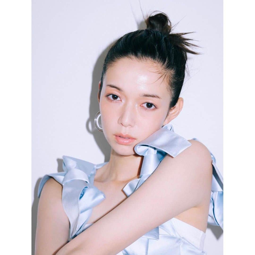 河嶋希のインスタグラム：「@ar_magazine ar9月号 サマアレとイマナツメイク#佐藤栞里#河嶋希」