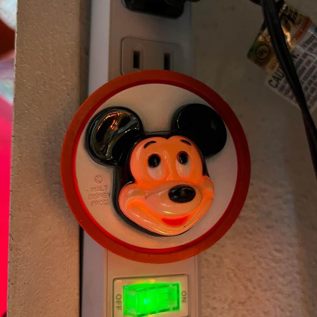 おもちゃやSPIRALさんのインスタグラム写真 - (おもちゃやSPIRALInstagram)「Vintage Mickey Mouse Night Light入荷しました！  優しく光ります✨」9月6日 16時14分 - spiral_toy