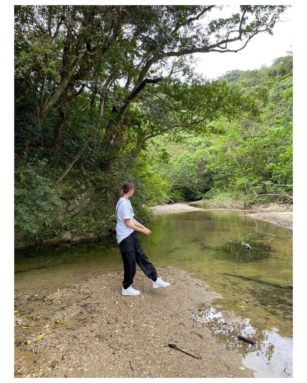 比嘉琉々香さんのインスタグラム写真 - (比嘉琉々香Instagram)「沖縄で大自然感じてきました🌱 シーサー園のヒラヤーチーも美味しかった〜  川へ行ったら絶対に水切りする人です🙋‍♀️」9月6日 16時21分 - ru_ru3080