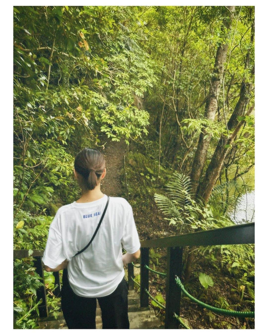 比嘉琉々香のインスタグラム：「沖縄で大自然感じてきました🌱 シーサー園のヒラヤーチーも美味しかった〜  川へ行ったら絶対に水切りする人です🙋‍♀️」