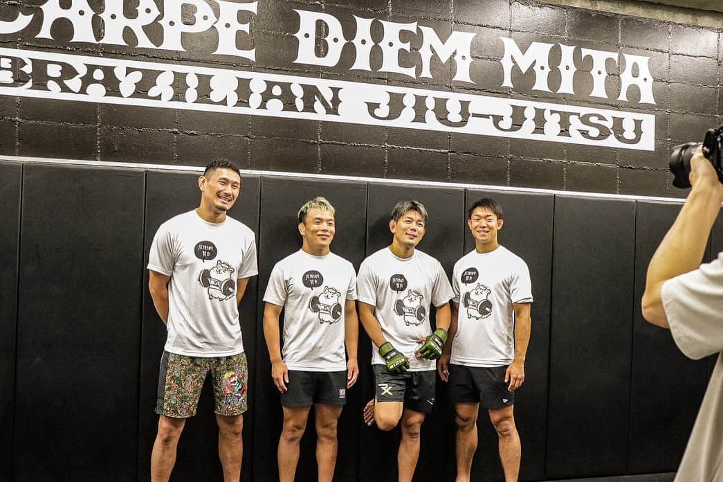 皇治のインスタグラム：「トレーニング。  取材。  圧倒的努力。  #TEAMONE #カルぺ三田 #MMA  トレーニングウェア チョコビT @masakicdbjj   パンツ @bodymaker」