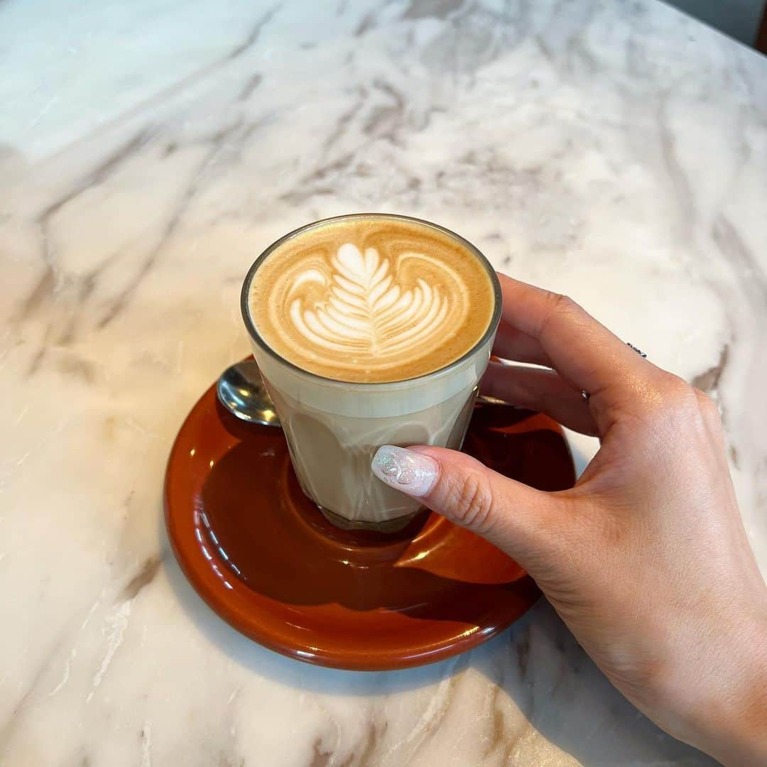 三谷紬さんのインスタグラム写真 - (三谷紬Instagram)「🥞☕️ 昨日のプレート、 実はこう書かれていました♡ 里菜と私の誕生日を祝ってくれたのです！ いつもホスピタリティに富んでいるノニー💍 里菜も私も会うと元気をもらえます🫶 * #パンケーキ#🥞#pancake#ノニー#jewelilytokyo#山本里菜#アナウンサー#ホスピタリティ#誕生日#祝ってくれた#birthday#バースデー#ビルズ#bills#cafe#カフェ#カフェラテ#cafelatte#ラテ#テレビ朝日#アナウンサー#三谷紬」9月7日 20時10分 - mitani_tsumugi