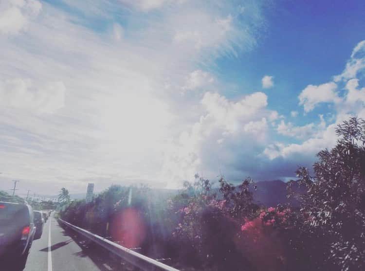 加賀美早紀のインスタグラム：「夏終わりの空って綺麗  写真は真夏のHawaiiだけど  #空 #写真 #好き #sky #pic #love」