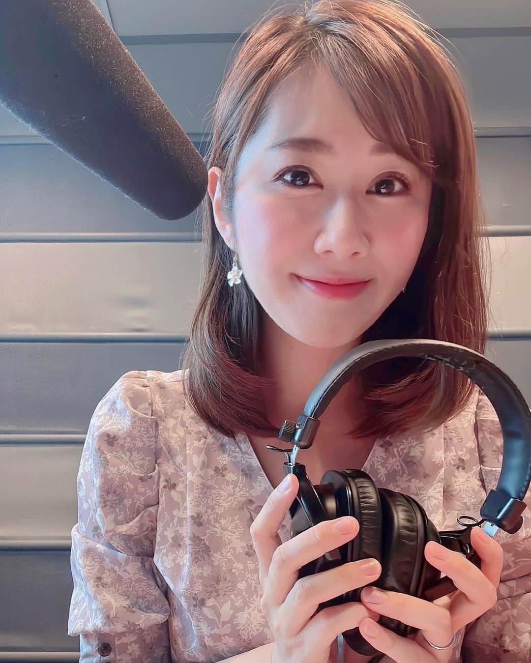 壽老麻衣のインスタグラム：「毎週水曜日は、JNNスポーツニュース担当です⚾️✨ きょうはMLBの大谷翔平選手、鈴木誠也選手の話題や、アジア大会のニュースをお届けしています。  ナレーションの仕事、おばあちゃんになるまで続けたいなあと思っています😊🎤」