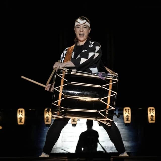 The Japan Timesさんのインスタグラム写真 - (The Japan TimesInstagram)「Historically, it has usually been a man standing in front of the mighty taiko drum. A woman’s role was reserved for singing or dancing, their bodies judged incapable of meeting the demanding physicality of playing taiko.  But the future of taiko looks loudly female, with taiko groups around the world claiming more women than ever before are taking bachi in hand. Through taiko performances, Japanese women are redefining cultural stereotypes, one drumbeat at a time.  Sado Island is often called the home of "kumi-daiko" (ensemble taiko performances) after musician Den Tagayasu started to teach the art of taiko to young men on the island in the early 1970s. But now, women are committing to the taiko lifestyle, too. Read more with the link in our bio.  📸 Courtesy of Takashi Okamoto, Nikola Neral  #japan #taiko #music #news #japantimes #日本 #太鼓 #太鼓の達人 #和太鼓 #ニュース #文化 #音楽 #🥁」9月6日 16時55分 - thejapantimes
