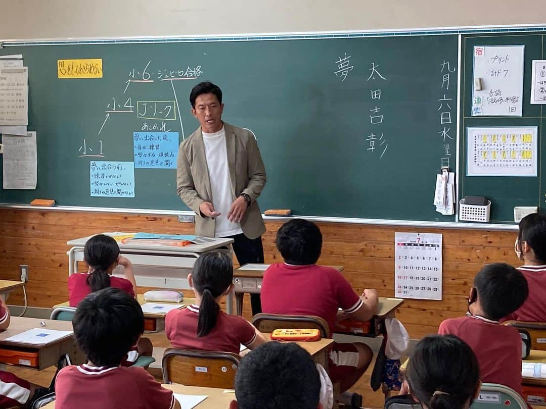 太田吉彰さんのインスタグラム写真 - (太田吉彰Instagram)「島根県益田市の小学校 ・豊川・真砂小学校（合同） ・戸田小学校 ・安田小学校 の3校で夢の授業ユメセンをさせていただきました。　  子供達もすごく積極的に参加してくれたので、 楽しく夢の授業ができました！  関係者の皆様 ありがとうございました。　  #日本サッカー協会 #ユメセン　#夢の教室 #JFAこころのプロジェクト　 #島根県　#益田市」9月6日 16時48分 - yoshiakiohta09