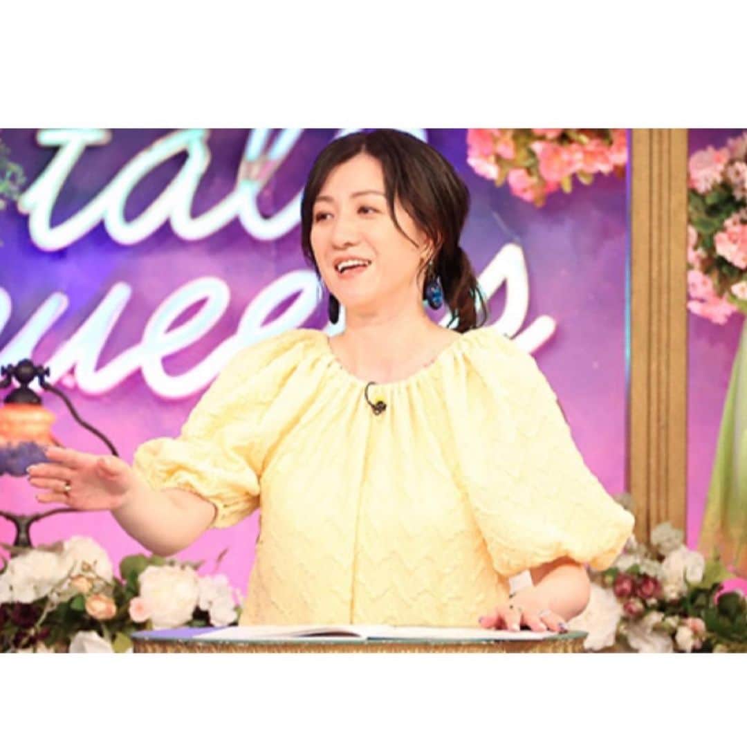 野々村友紀子のインスタグラム：「9月7日（木）23:00〜フジテレビ【トークィーンズ】  美容男子としてもおなじみのSnowMan渡辺翔太くん 事前取材にも行かせてもらいました。  基本的に何もできない？渡辺くんの私生活に、スタジオでもトークィーンズの皆さんにバシバシつっこまれています！ ぜひご覧ください☺️  写真は、たまたま通りかかったCOSTAコーヒー渋谷店前☕️❤️」