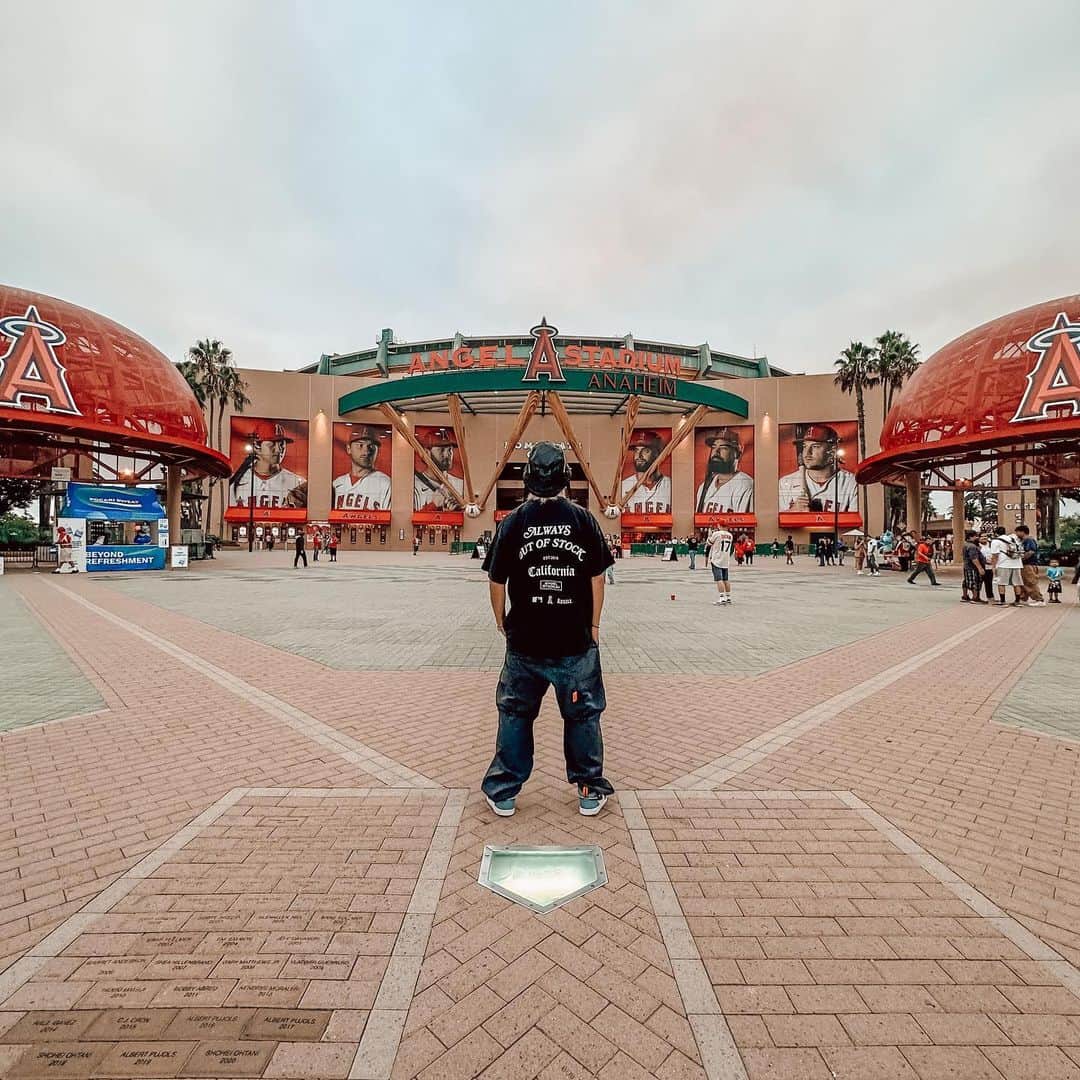 KING-MASAさんのインスタグラム写真 - (KING-MASAInstagram)「📍 Anaheim,  CA   自分がコラボしたアイテムを来て来れる幸せ❤️❤️   @alwaysoutofstock   #alwaysoutofstock  #angels  #anaheime」9月6日 16時52分 - kingmasa2014