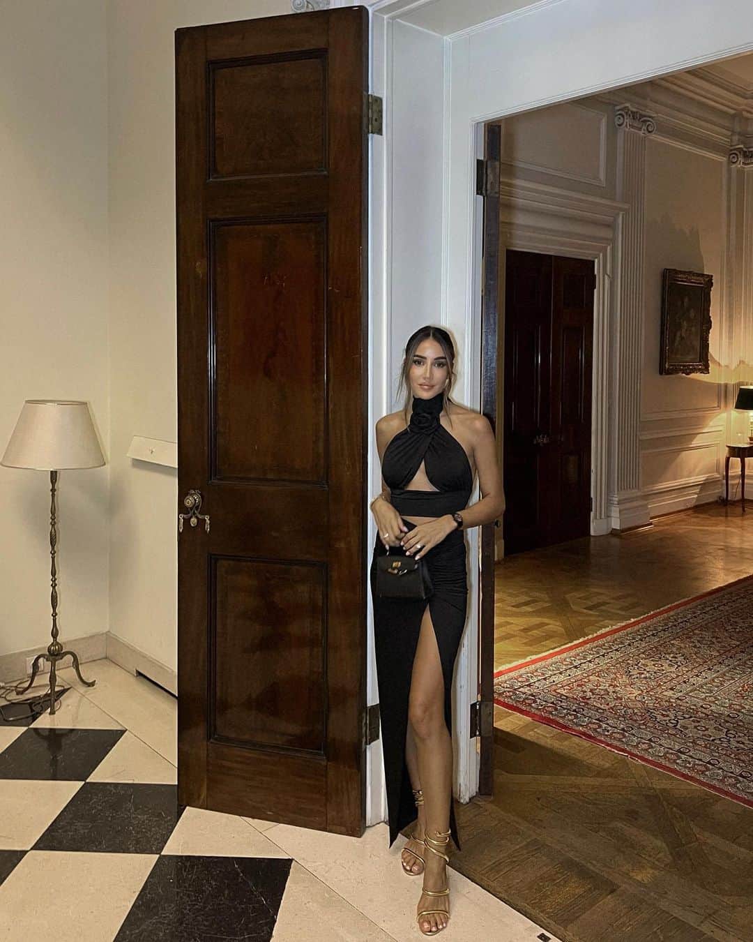 Tamara Kalinicのインスタグラム：「Honey Im home💥 Zanima me koja je vasa omiljena Čolina pesma? Moju cete cuti ako prelistate slike. Vece sa @kingscircle.rs u @nadja_pavic svecanoj toaleti.」