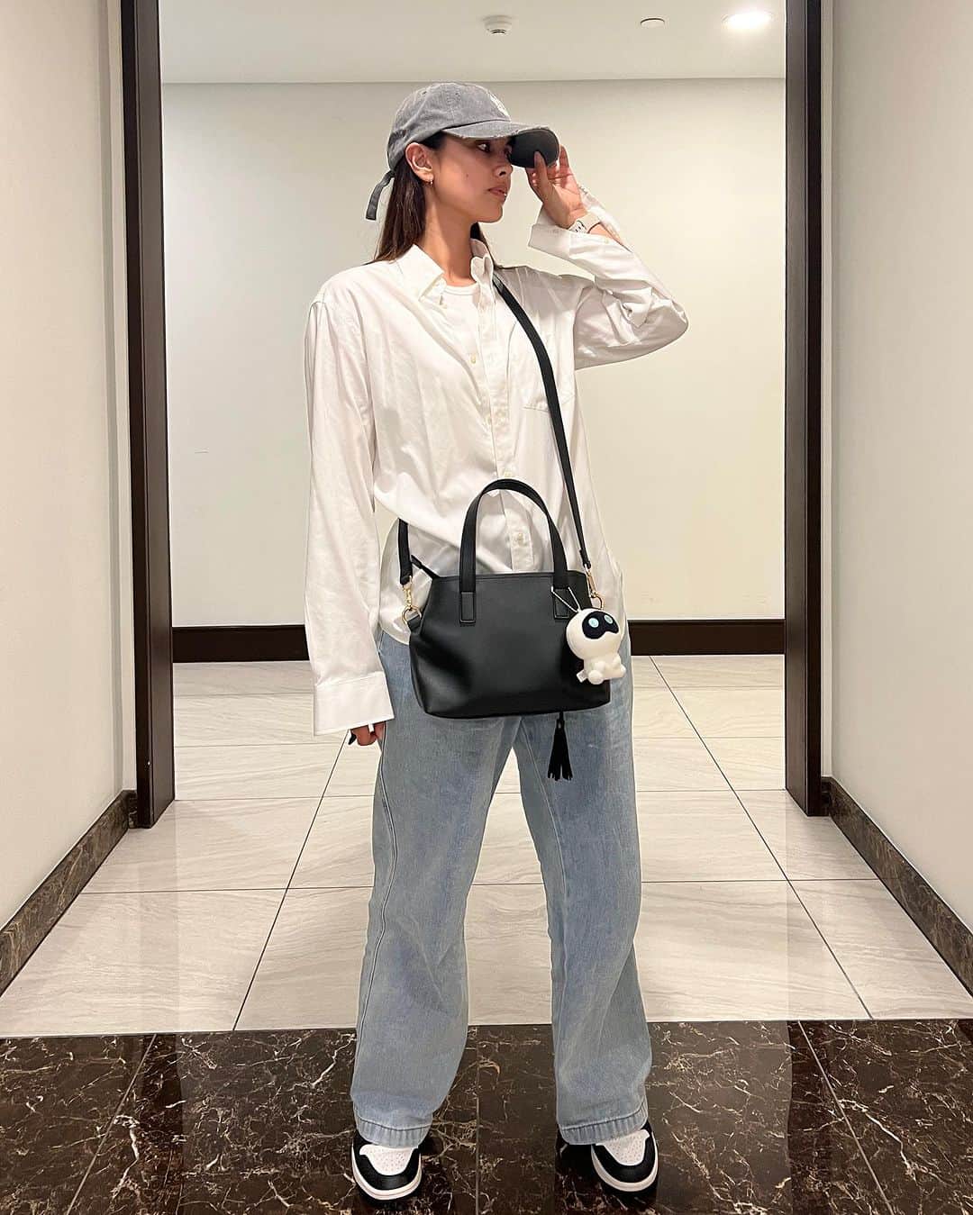 ミーガン・ヤングのインスタグラム：「Seoul Adventures ✨ took a quick trip to one of my favorite cities via @cebupacificair 😍 Ang dami naming nakasabay na Army because we were there during JK's birthday hehehe ✨   Alsooo I got this sling bag from the Jungkookie's group 💜 it's my new favorite travel bag 😍  Net proceeds from sales will go to their chosen charity GIRLS GOT GAME PH 💜 A non profit organization which aims to empower Young Filipinas with important life lessons through sports. 👧🏼💜  𝘚𝘩𝘰𝘱 𝘧𝘰𝘳 𝘨𝘰𝘰𝘥 𝘢𝘯𝘥 𝘣𝘦 𝘢 𝘱𝘢𝘳𝘵 𝘰𝘧 𝘴𝘰𝘮𝘦𝘵𝘩𝘪𝘯𝘨 𝘣𝘪𝘨𝘨𝘦𝘳! 🥰  Add to cart here! 😉👇 📌 https://jungkookies.shopboxo.io/jungkookies」