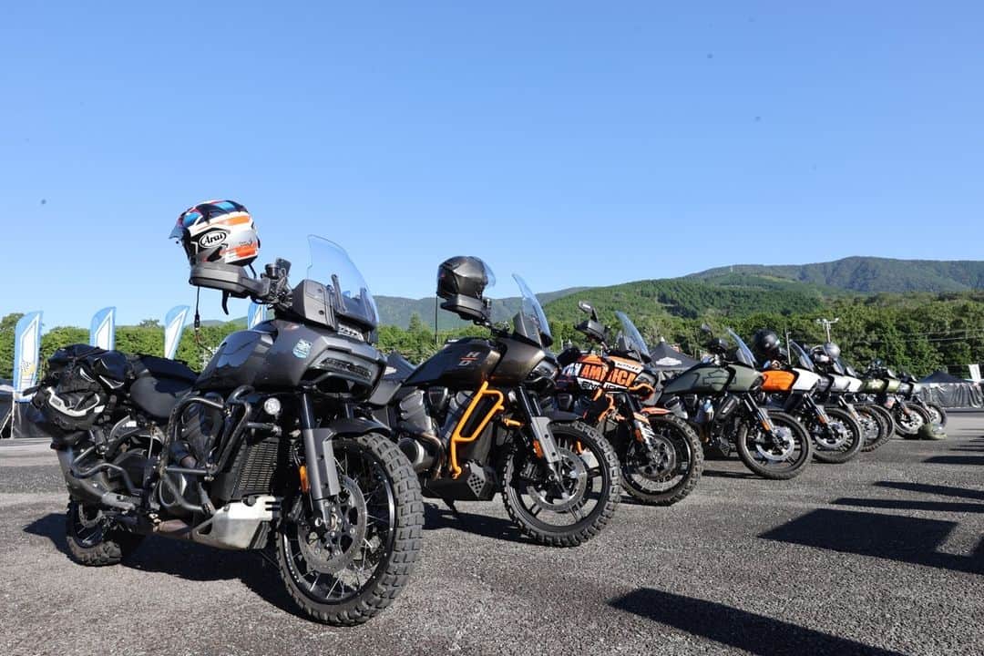 Harley-Davidson Japanさんのインスタグラム写真 - (Harley-Davidson JapanInstagram)「ブルスカ内で開催された『Pan America Dirt Rider’s Club』。全国から集ったオーナーとともに「Pan America」を楽しみつくしました！  【パンアメリカ 1250 スペシャル】 https://www.h-d.com/jp/ja/motorcycles/pan-america-1250-special.html  #HarleyDavidson #ハーレーダビッドソン #UnitedWeRide #ブルースカイヘブン #BLUESKYHEAVEN #ブルスカ #富士スピードウェイ #PanAmericaの有る生活 #PanAmerica #パンアメリカ #パンアメリカスペシャル #水曜日のパンアメリカ #アドベンチャーツーリング」9月6日 17時00分 - harleydavidsonjapan