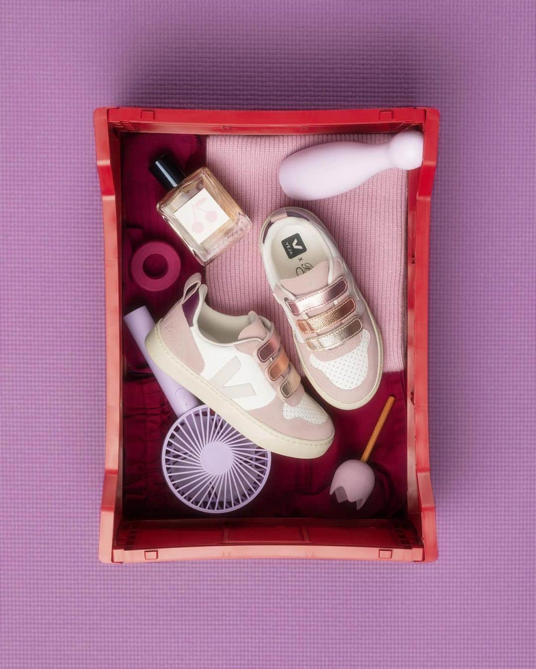 bonpointさんのインスタグラム写真 - (bonpointInstagram)「VEJA & @bonpoint team up for a second collaboration to design three new styles for kids.  Available online and in store now!  #veja #Bonpoint #vejakids #VejaxBonpoint」9月6日 17時05分 - bonpoint