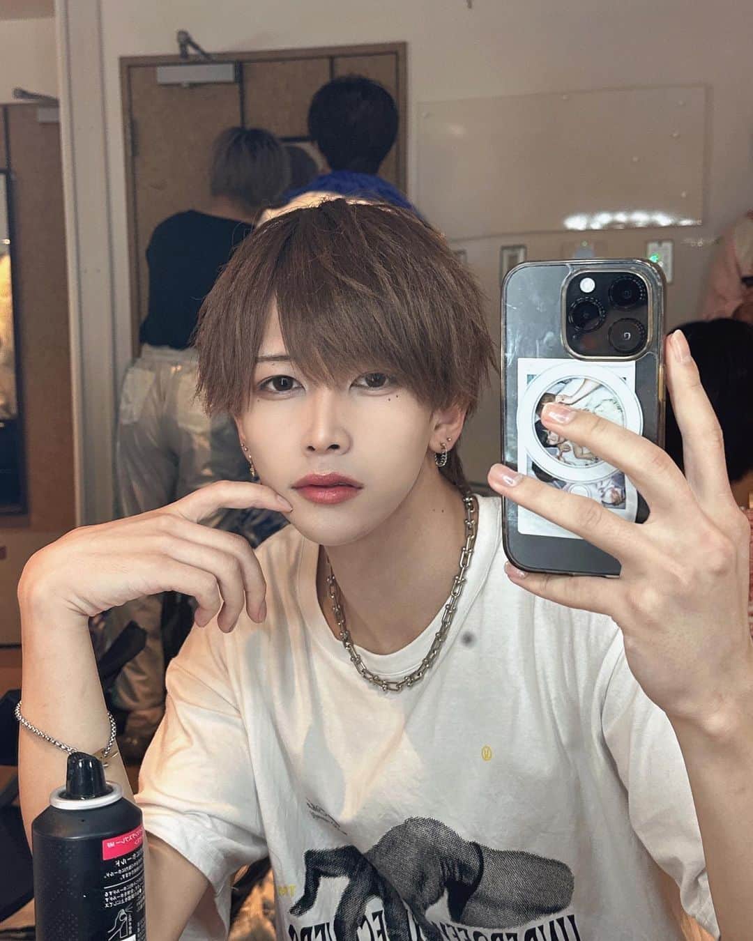 のインスタグラム：「茶髪と黒髪どっちが好み？」