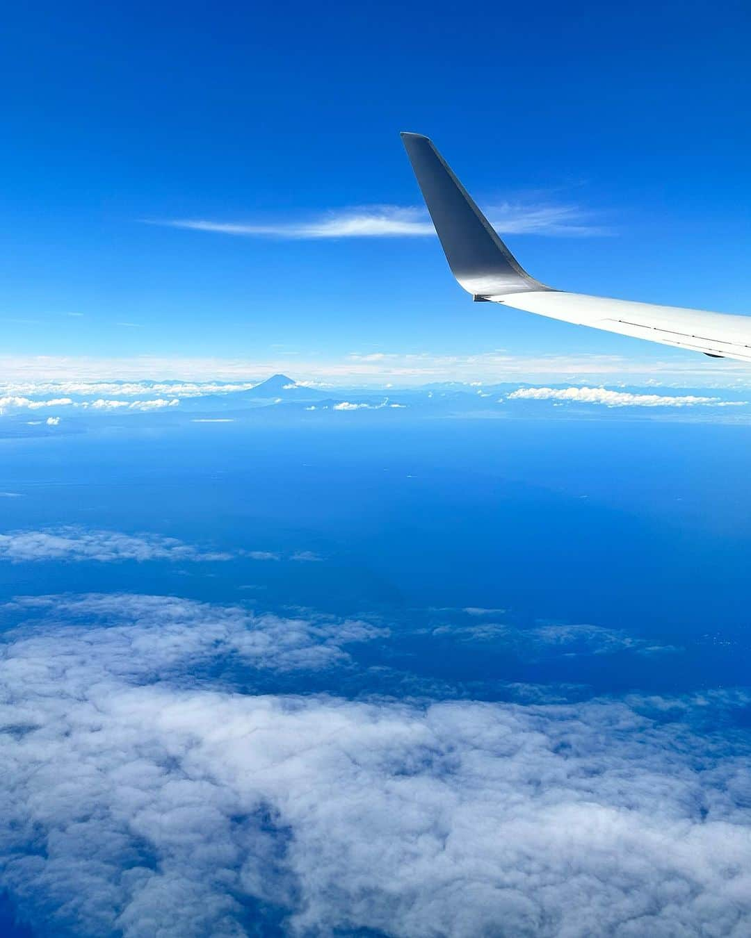 森脇良太のインスタグラム：「どの瞬間も絶景😍  ストーリーでもあげたけどこちらにも🤣 飛行機から空から見える #景色 が大好き！笑  いろんな事を感じさせてくれる🤩 #空の旅 #飛行機 #絶景」