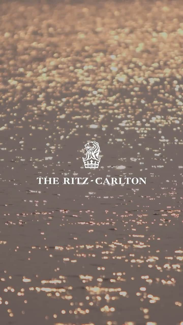 リッツ・カールトンのインスタグラム：「A capital retreat at @ritzcarltongeorgetown  Canals, courtyards, culture, and cuisine set the stage for the start of changing seasons at The Ritz-Carlton Georgetown, Washington, D.C.」