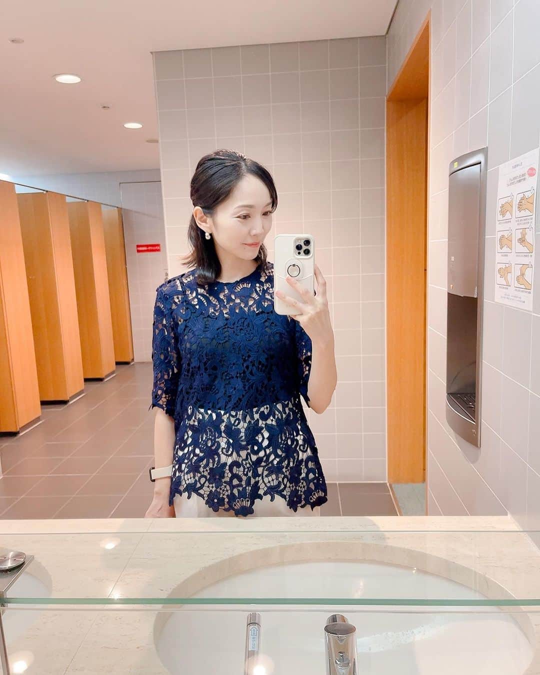 荒木麻里子のインスタグラム：「司会𓂃🎤 ⁡ 静岡県は平均寿命が全国5位と上位ですが、 野菜の摂取量が足りていない…ということで、 野菜摂取を呼びかけるイベントでした🥬 ⁡ 野菜ソムリエ、栄養士、准教授、ためしてガッテン& あしたが変わるトリセツショーのNHKプロデューサーと、 野菜に関するプロフェッショナルな皆さんのお話が楽しくあっという間の2時間でした。 ⁡ 野菜の丸焼きが美味しさを引き立てるということで 早速家でも実践！ 野菜料理が楽しくなってきました♡ 野菜の目標摂取量は1日350g、 小学生から同じ量が必要だそうです💪🏻 ⁡ #野菜摂取量アップ #野菜摂取 #野菜たっぷり #野菜すきな人と繋がりたい #野菜ソムリエ #フリーアナウンサー」
