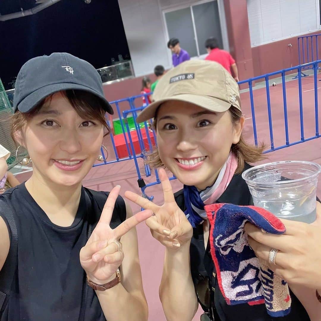枡田絵理奈のインスタグラム：「* 先日、ヤクルト戦の日⚾️に、旦那さんの応援に来ていた @sachiaoki23 青木佐知さんにお会いすることができました❣️  試合もあるので限られた時間でしたが、色々とお話できて、すごく楽しかったです☺️こどもたちもあっという間に打ち解けていました💕  アナウンサーとしても、アスリートの妻としても、母親としても憧れの先輩のさちさん💗  さちさんが放つハッピーオーラは、本当に一緒にいるだけで元気になって、こちらまで幸せな気持ちになれます💕  またゆっくりお会いできますように…☕️」