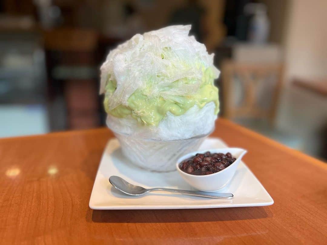 原田麻子のインスタグラム：「アボカドみるく あずき  最近の〆。  #かき氷#かき氷🍧#おやつ#ごはん#sweets#shaveice#東京かき氷」
