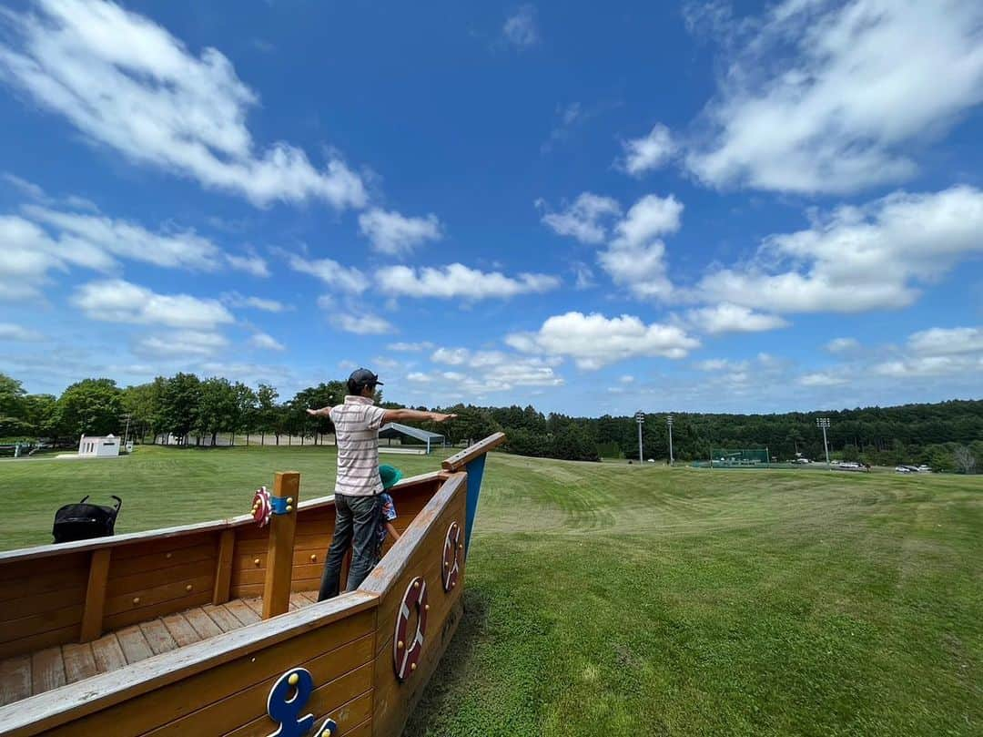 HBC北海道放送アナウンス部さんのインスタグラム写真 - (HBC北海道放送アナウンス部Instagram)「渕上紘行です。 ⁡ HBCのwebマガジン #sitakke （ #したっけ ）に 最新記事を掲載しました✨ ⁡ 胆振東部地震から今日で5年。 最大震度6強を観測した安平町では、 遊具も大きく損傷しました。 地震からの"復興"を意味付ける形となった、 遊び場スポットをご紹介。 ⁡ ロング #滑り台 🛝に #SL機関車 🚂 など 魅力たっぷりの遊具たち。 これからの行楽シーズンに札幌近郊へふらっと出かけてみては！？ ⁡ 『渕上パパが行く、公園ブラボー！』とは、 魅力的な公園を独自の視点で紹介する  #無料公園シリーズ  ⁡ 自称 #公園ハンター と名乗り、 お父さん目線で、公園や遊び場を ピックアップしています✨ ⁡ ※個人プロフィール欄にリンクを貼っています😊 @hiroyuki_fuchikami ⁡ #渕上紘行 #２児の父 #北海道パパ #育児  #安平町 #水遊び #子育て #あそび #子供と遊ぶ #穴場 #北海道公園 #公園フォト #公園 #身近にある遊園地を探せ #無料公園ハンターへの道 #4歳男の子 #0歳男の子 #男の子パパ #公園コンシェルジュ #公園ブラボー」9月6日 8時44分 - hbc_announcer