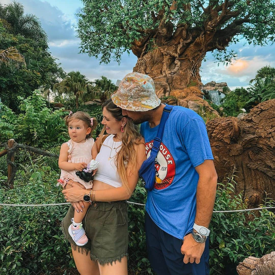 ギド・ページャのインスタグラム：「La familia volvió a Disney😍😍😍♥️ los amo tanto!!!! ♥️♥️♥️♥️」