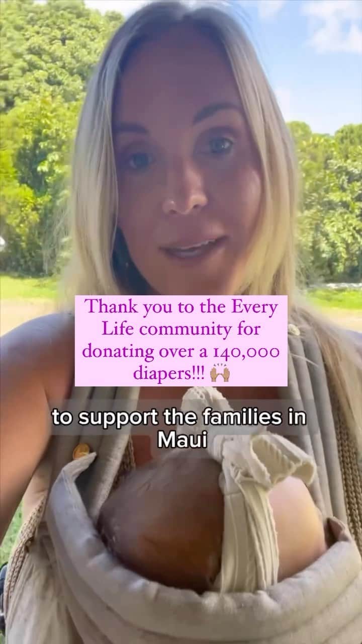 Bethany Hamiltonのインスタグラム：「It’s with a grateful heart that we say a huge MAHALO to the @everylifeco community for coming together in such a BIG way and generously donating more than 140,000 diapers and 200,000 wipes to help the families devastated by the Maui wildfires.  🙌🏽😭🤗  Every ‘Buy For a Cause’ diaper bundle donated in August was sent to @kingsmaui and is directly impacting the life of a Maui family in need. Thank you for caring and thank you for giving!🌺  Thank you, also, to King’s Cathedral for coordinating the diaper relief efforts on the ground in Maui. We couldn’t have done this with you. Please continue to look for more ways to support and pray for Maui continually. It’s a long road ahead. #MauiStrong #PrayForMaui  EveryLife.com🤍」